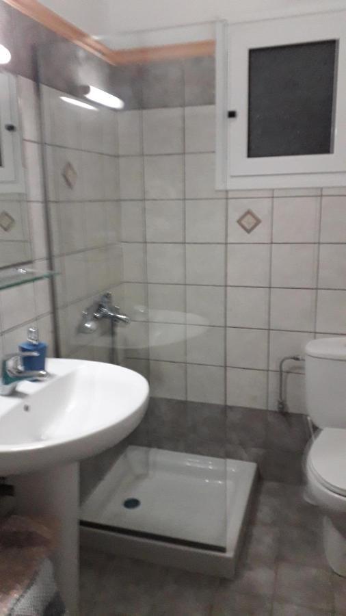 Thekla * Karavádhos